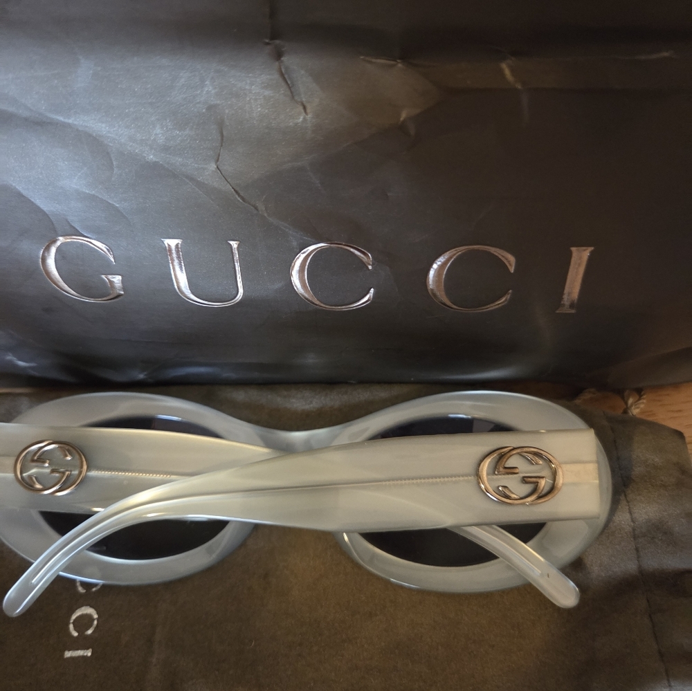 Gucci Vintage Women's Light Blue Sunglasses - Picture 2 of 4